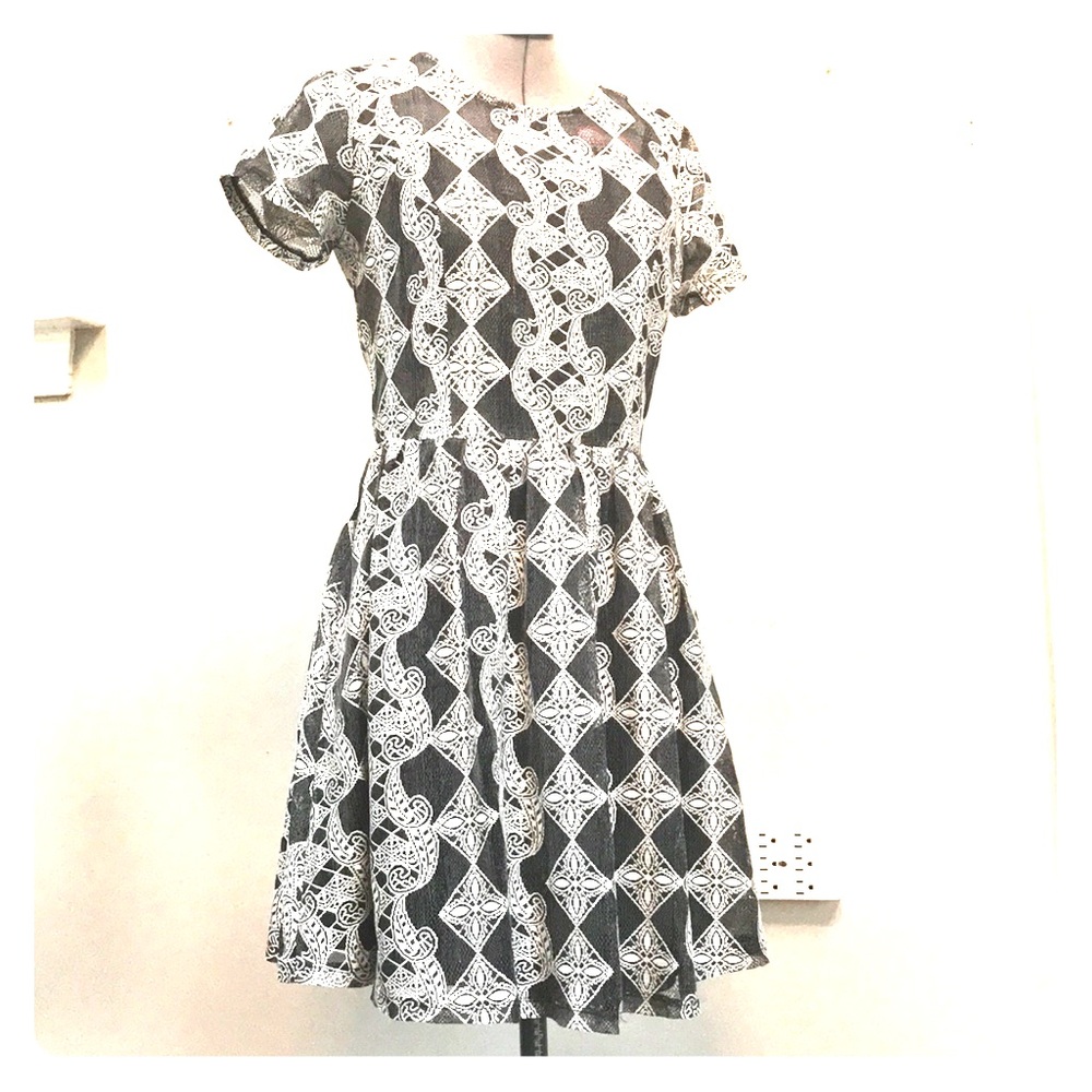 Dina Be grey and white short sleeve dress